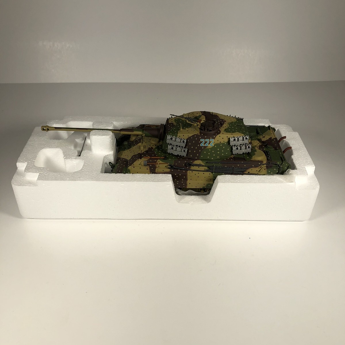 Minichamps 1:35 Panzerkampfwagen VI Tiger II 222 Ardennes Minichamps 1:35 Panzerkampfwagen VI Tiger II 222 Ardennes