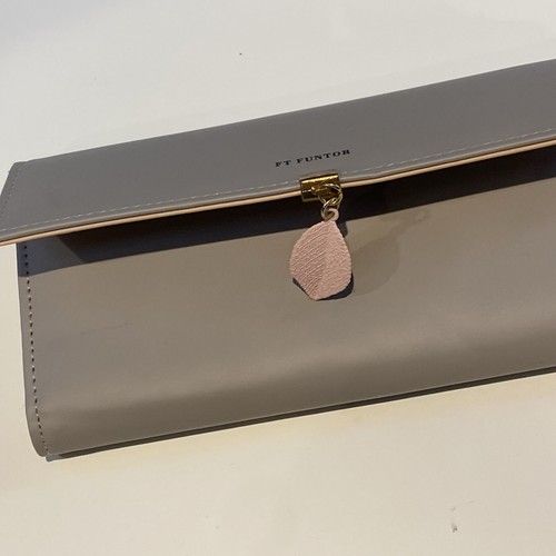 Ladies Roulens Grey Rectangular Purse. - Picture 7 of 9