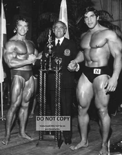 11X14 PHOTO  ARNOLD SCHWARZENEGGER, BEN WEIDER AND LOU FERRIGNO IN 1973 (BB-881)