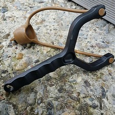 Futterschleuder Steinschleuder Zwille Fisch Futter Schleuder Boilieschleuder kl