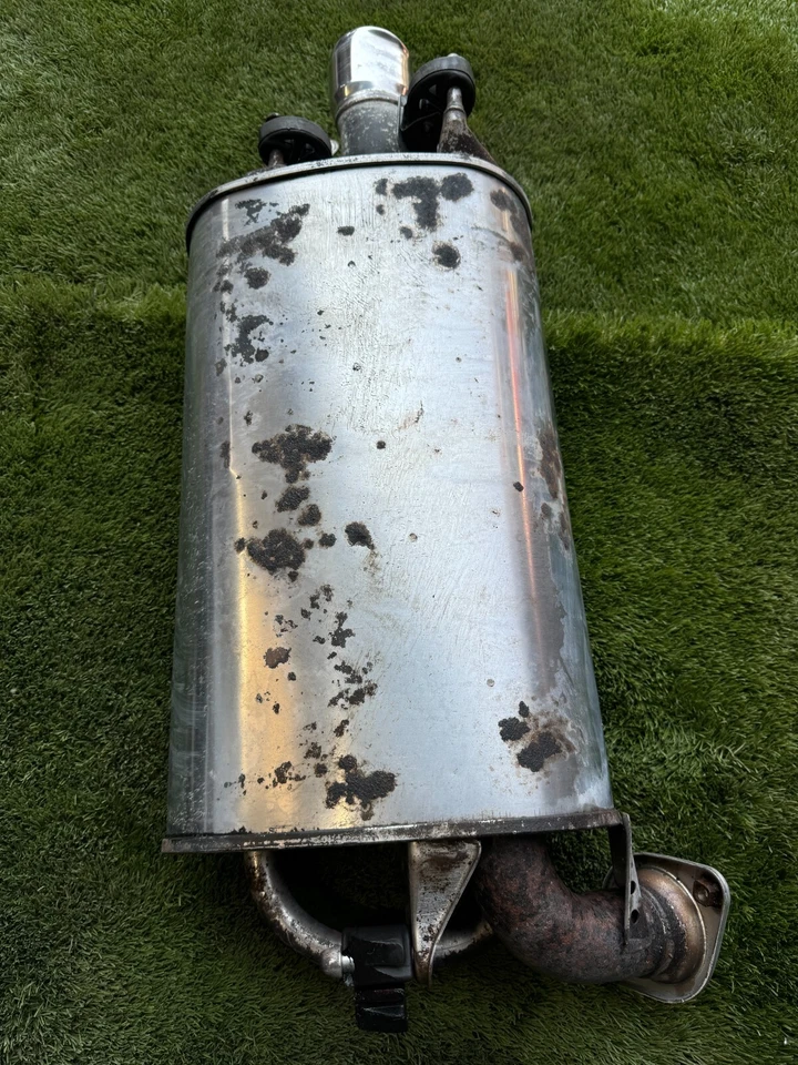 1999 - 2001 LEXUS ES300 3.0L EXHAUST MUFFLER ASSEMBLY OEM 231963 - Image 4 of 4