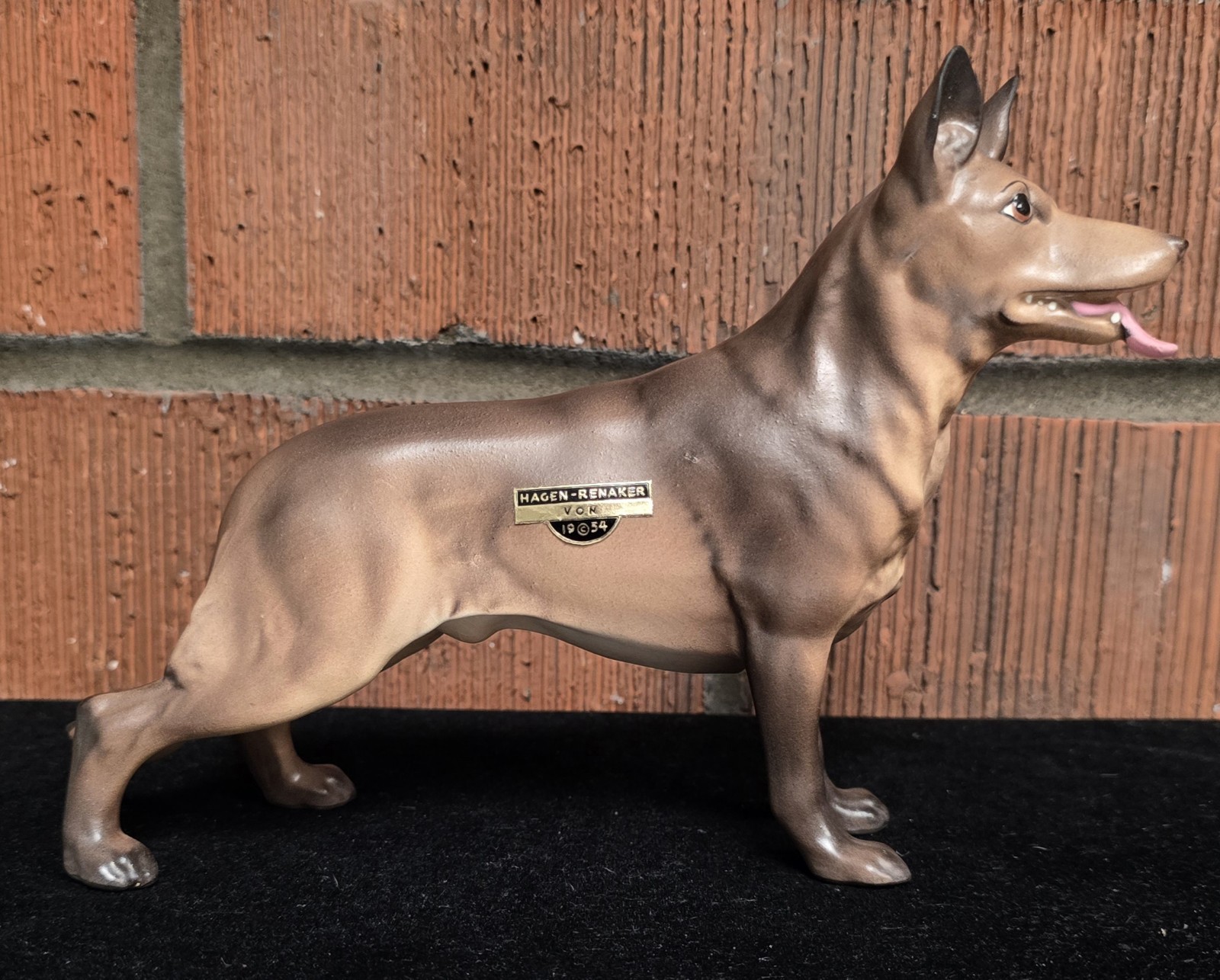 Hagen Renaker 🚨VON🚨 DW German Shepherd GSD. Gorgeous. Has sticker! 