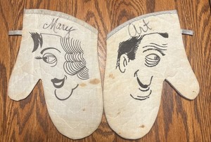 Man & Woman Caricatures OVEN MITTS * Silver Backed * RARE * Hysterical * Vintage