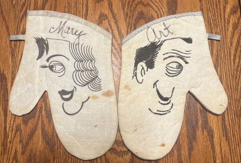 Man & Woman Caricatures OVEN MITTS * Silver Backed * RARE * Hysterical * Vintage