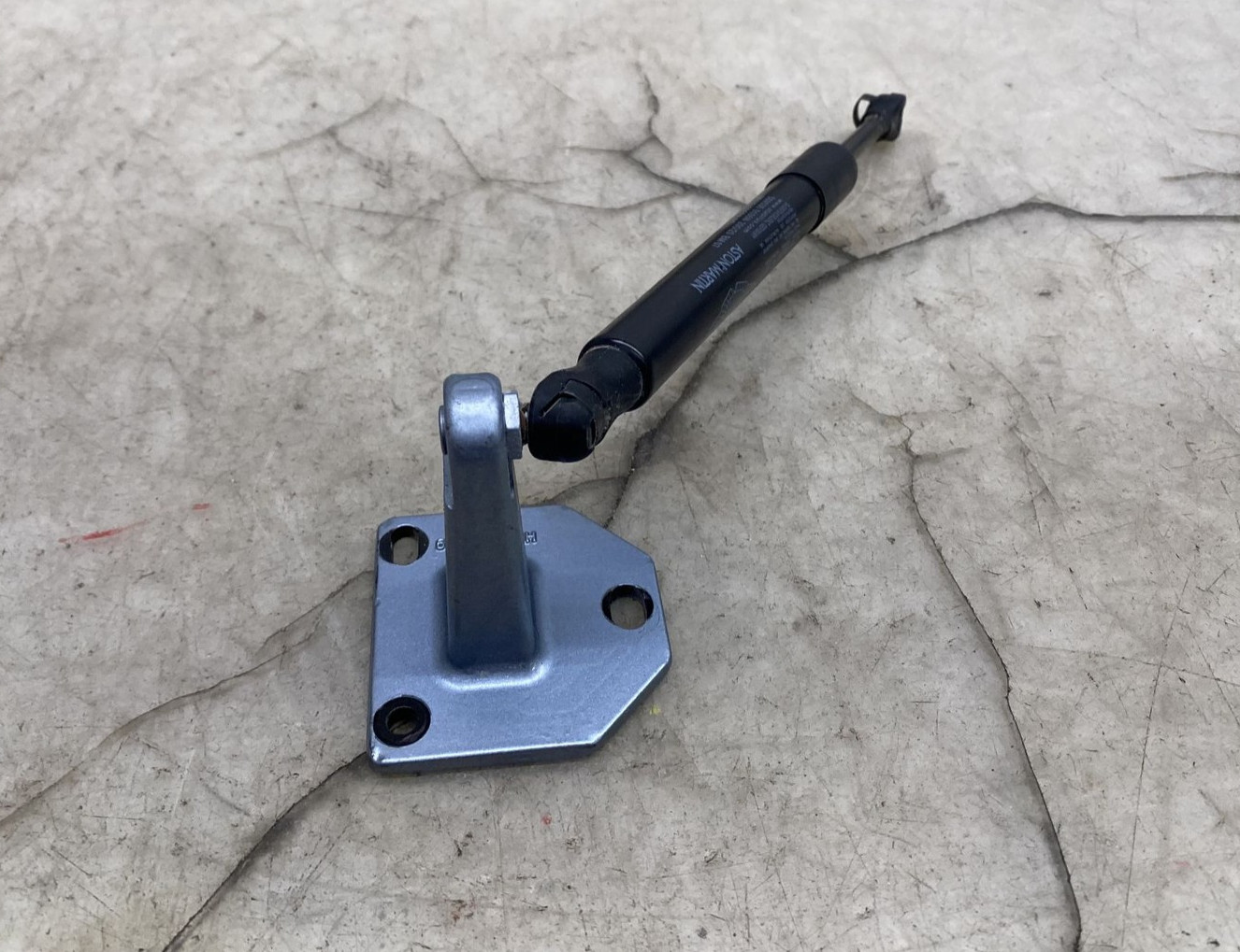 Aston Martin DBX 2020-2024 Front Right Bracket