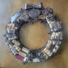 DECORATIVE WINE CORK HOLDER 