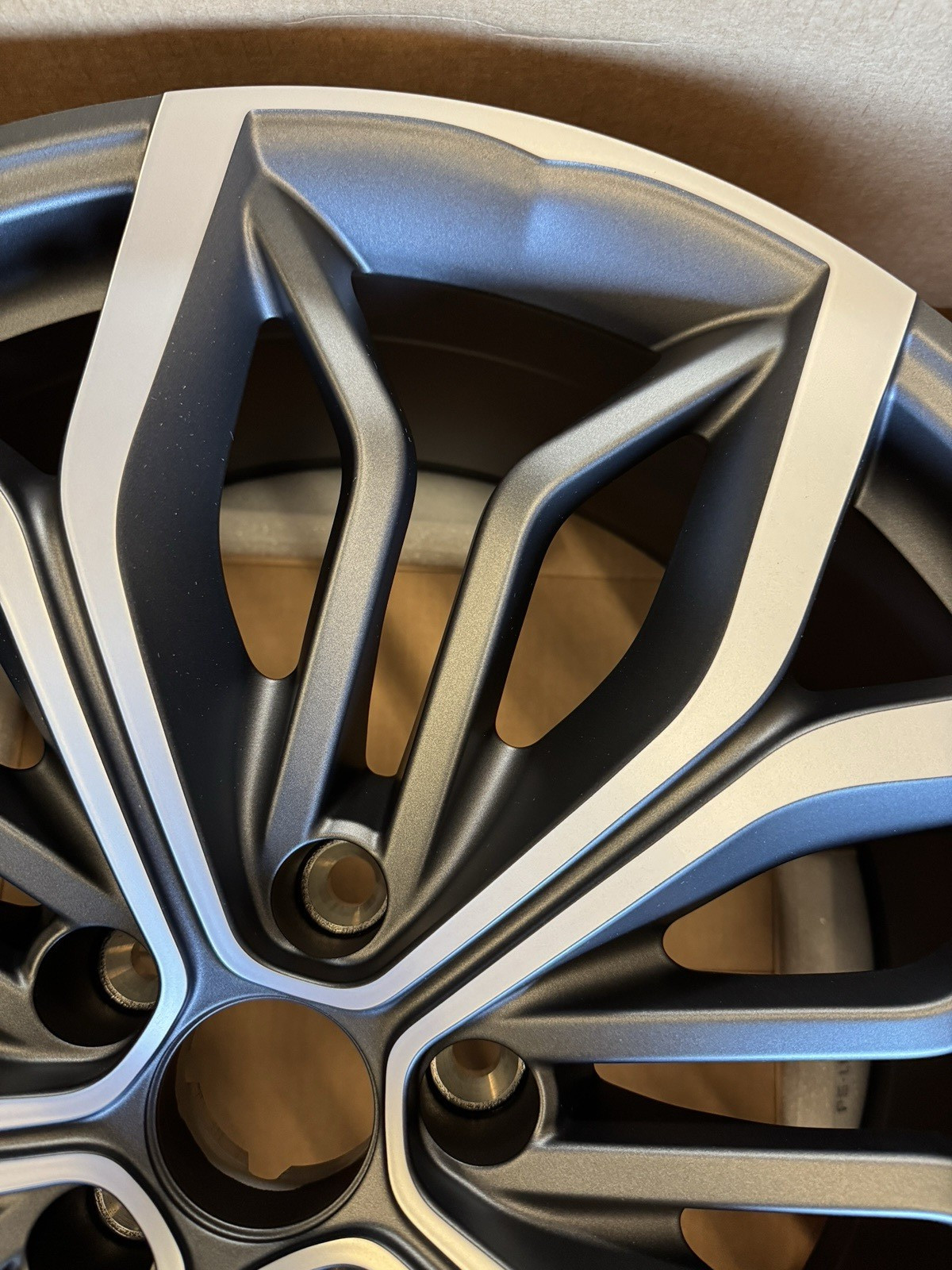 Maserati Levante Wheel P/N 940000896