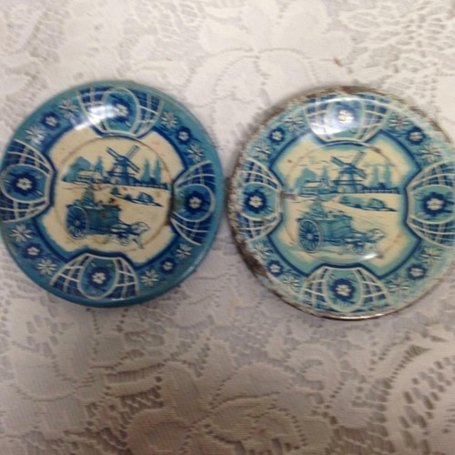 1940s Wolverine, Delft 4-pc Child's Tin Dishes - Picture 3 of 5