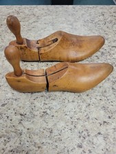 VINTAGE PAIR WOOD SHOE TREES Size 5.5  9 Nice Condition 