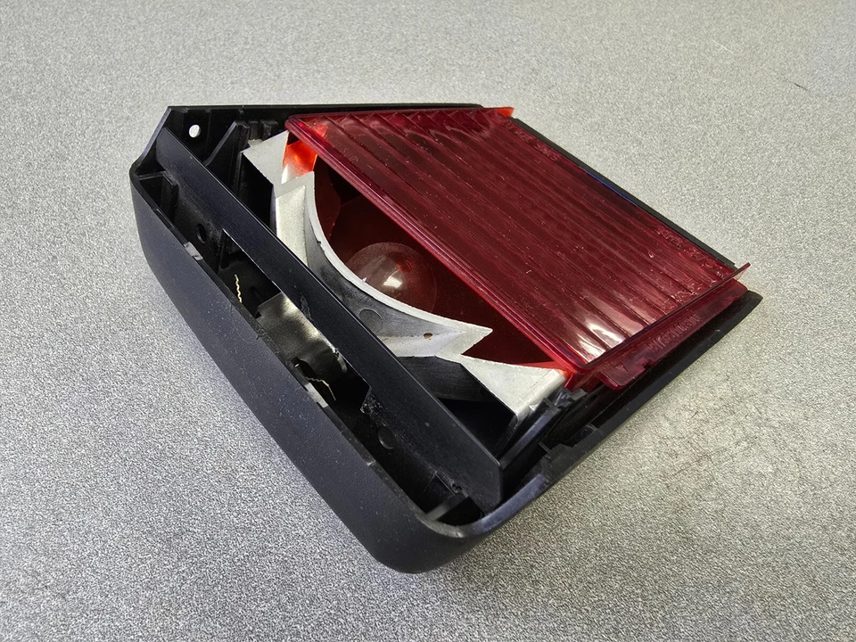 MUY BONITO USADO ORIGINAL GENUINO PORSCHE 911 CARRERA TERCERA LUZ DE FRENO CONJUNTO #2 Foto 4 de 4