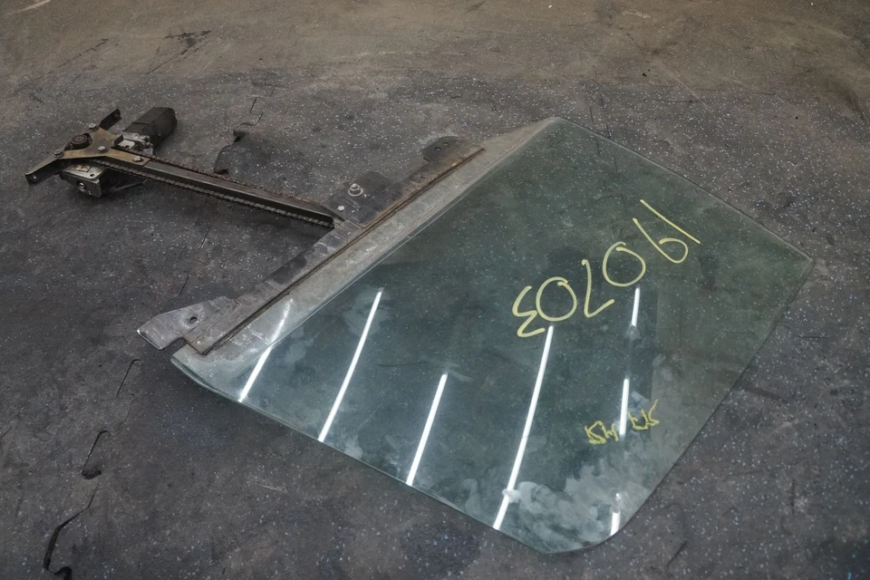 Conjunto de cadena de motor de vidrio para ventana de puerta delantera derecha OEM Bentley Turbo R 1991 Foto 3 de 4