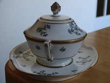 DUC D'ANGOULEME ANCIEN BOL A BOUILLON EN PORCELAINE MODELE AUX BARBEAUX 19 EME
