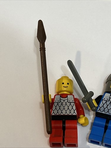 LEGO lotto di 4 minifigure Castle Black Knights cas152 scala cavalieri posta vintage - Foto 4 di 9