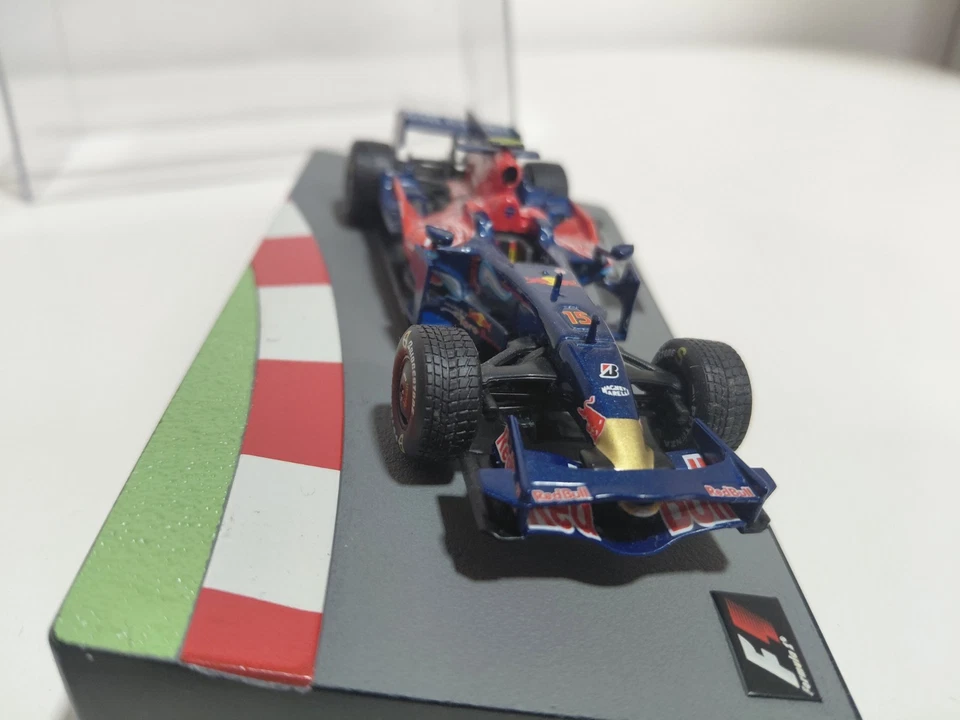 Modellino F1 Toro Rosso STR3 - 2008 Sebastian Vettel 1:43 - Immagine 3 di 4