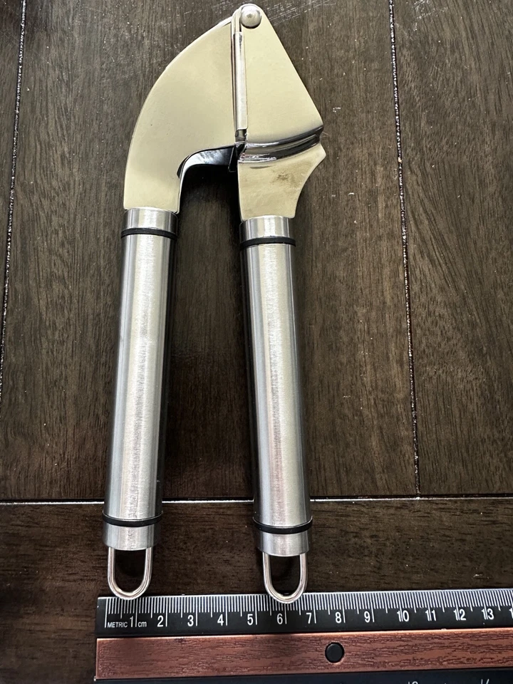 Premium Stainless Steel Garlic Press – Heavy-Duty, Rust-Resis & Ergonomic Design - Image 2 of 4