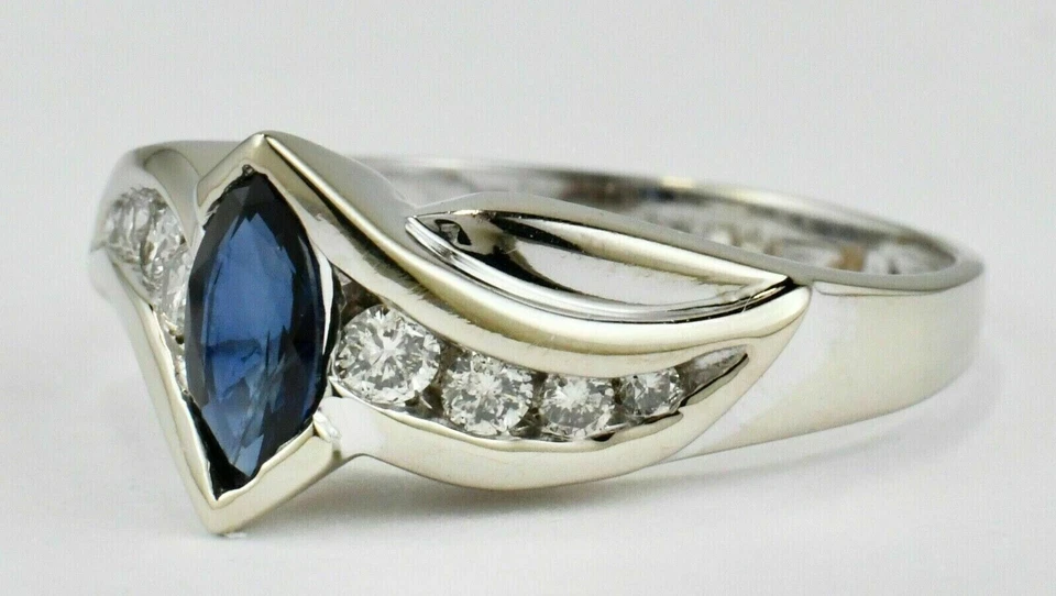 Anillo de boda para mujer Marquesa simulado zafiro azul enchapado en oro blanco de 14k Foto 3 de 4