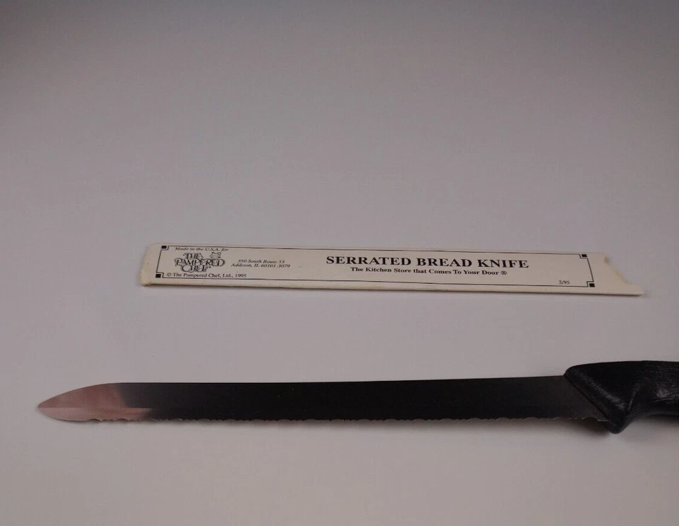 Cuchillo de pan dentado The Pampered Chef 1995 de colección mango negro Foto 4 de 4
