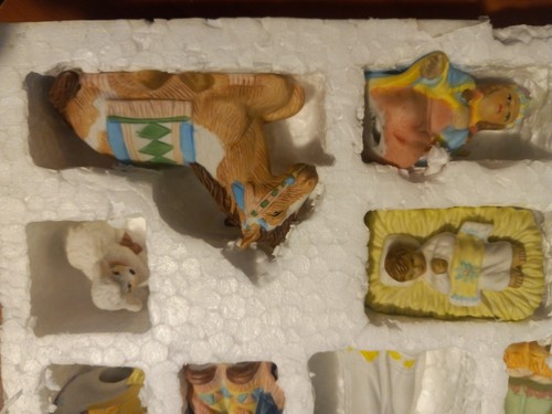 Christmas Holy Wishes 11 Figures Nativity Set Damage Box ๐ VINTAGE And RARE - Foto 5 di 19