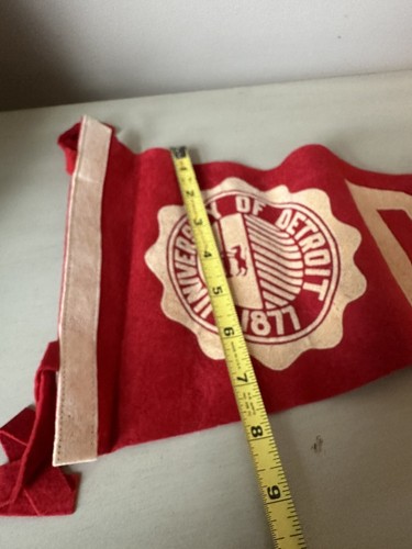 Vintage University Of Detroit Wool Or Felt Pennant Flag - Picture 8 of 11