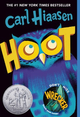 Hoot by Hiaasen, Carl [Paperback, 292 pages]