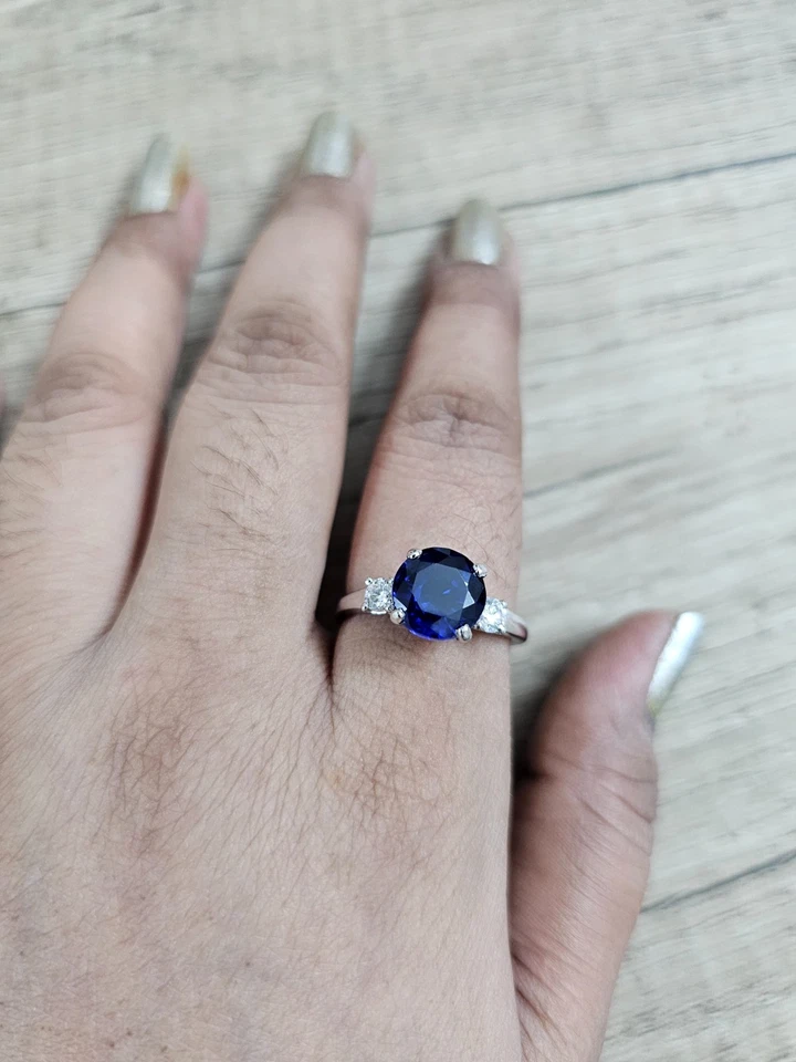 Обручальное кольцо из белого золота 14 карат с настоящим синим сапфиром круглой огранки 2,50 карата - Изображение 4 из 4