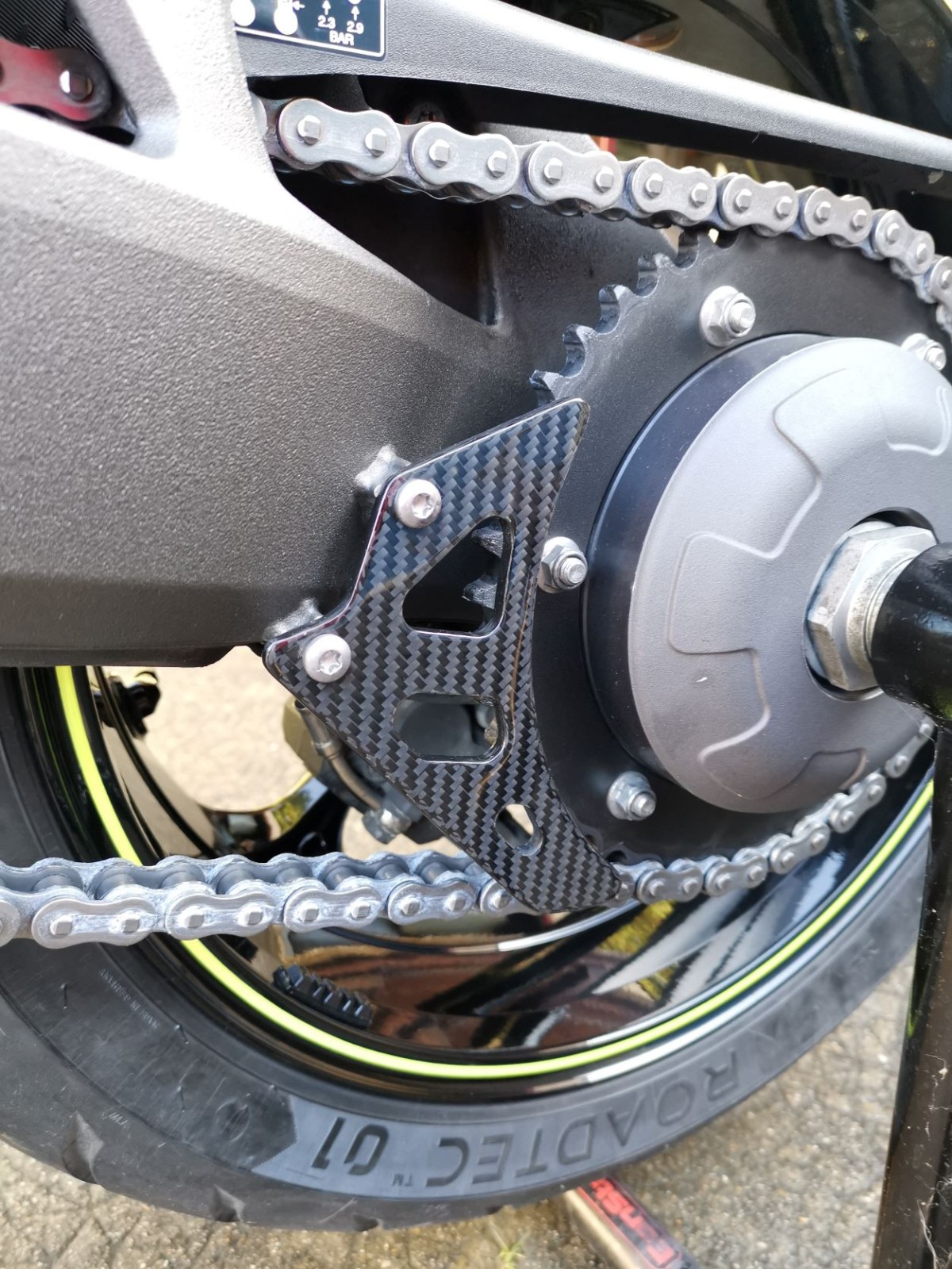 Cache couronne Triumph Speed Triple 2011-2015 en carbone brillant - 2