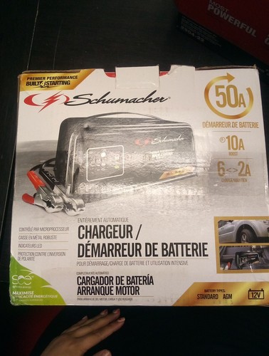 Schumacher SC1361 12V Fully Automatic Battery Charger and 10/50A Engine Starter - Picture 4 of 10