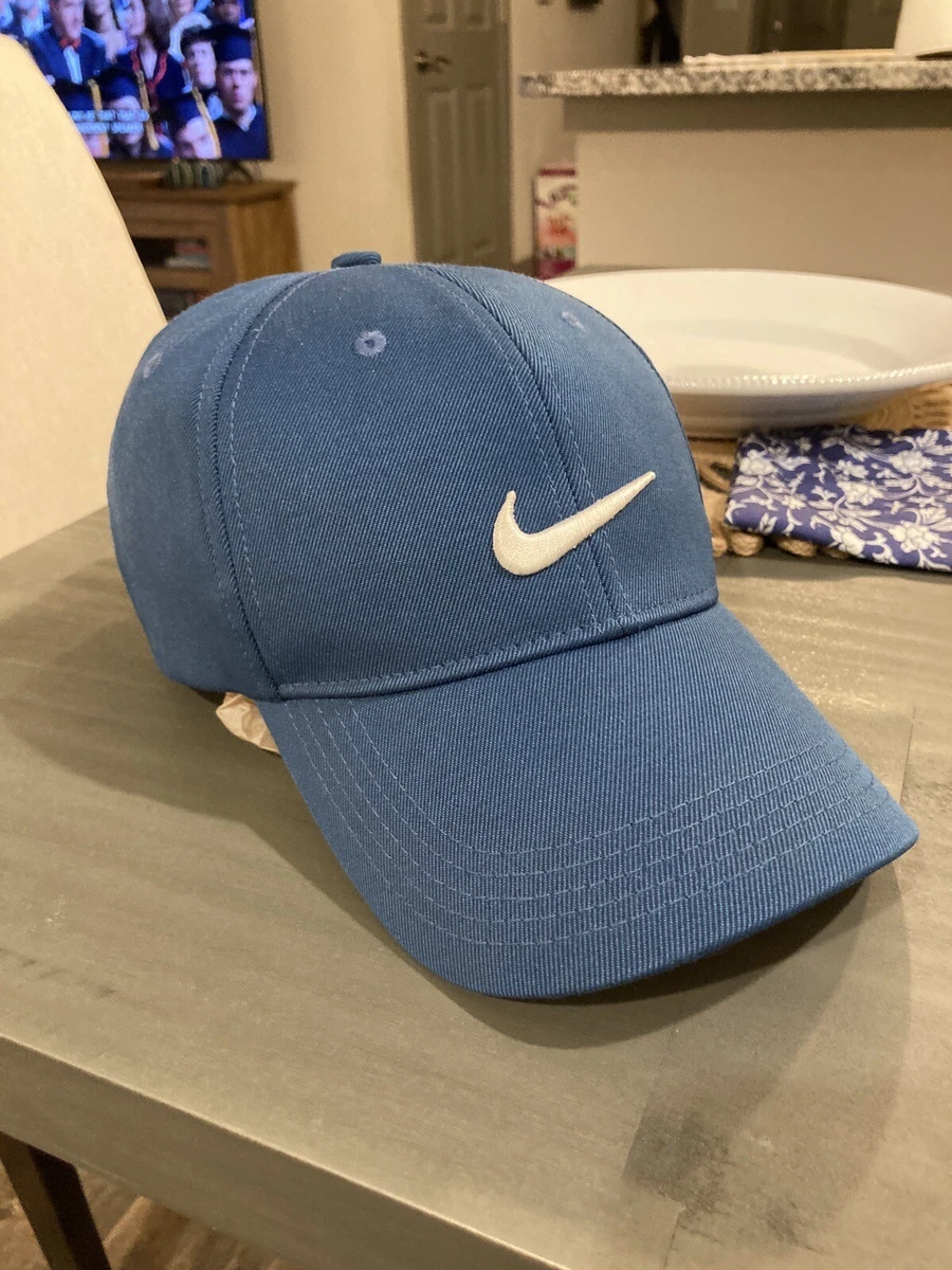 Navy blue on sale nike golf hat