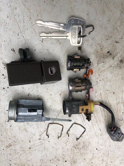 96-02 Toyota 4Runner Ignition Door Lock Cylinder w/ Key Assembly | eBay