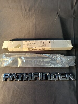 back number バッチ 1998-2002 Nissan Pathfinder OEM Chrome Rear Trunk Emblem w/ Box PN