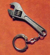 Porte-clés key ring Clef molette ou anglaise HONG KONG - 70 mm long - argentée