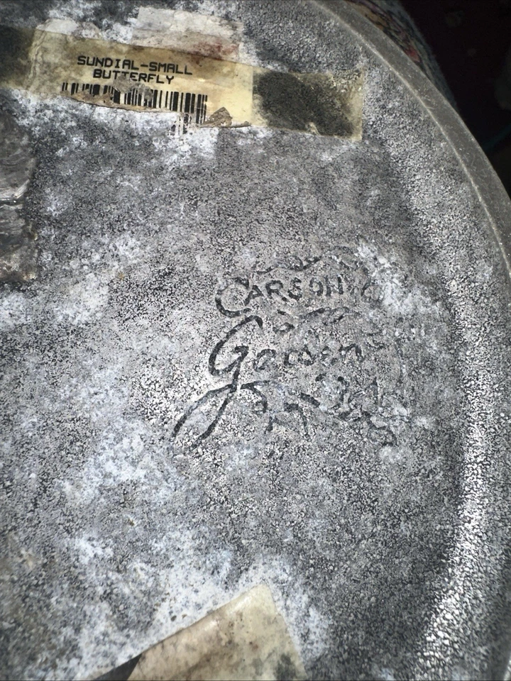 "Hermoso reloj de sol de metal tono plata mariposa de 6,5"" de diámetro" Foto 3 de 4