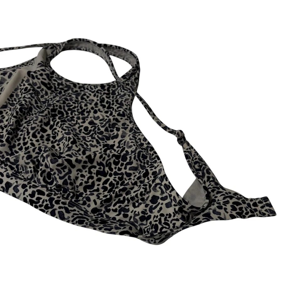 Top de bikini de natación Athleta Zimbabwe con estampado de animales cuello alto talla 38 B/C con aros Foto 3 de 4