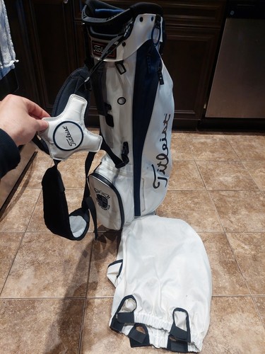 Titleist Players 4 Carry/Stand Up Golf Bag White/Navy Blue W/Cover *Leg Broken*