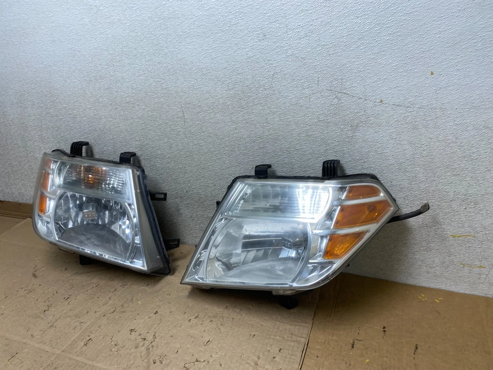 Conjunto de faróis de halogênio laterais esquerda+direita Nissan Pathfinder 2008 a 2012 U6911 DW - Imagem 2 de 4