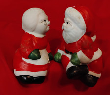 Santa and Mrs Claus Salt and Pepper Shakers Christmas Vintage 3-1/2  