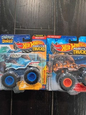 Hot Wheels Monster Trucks HW Tiger Shark & Great Bite 1:64 Diecast Sharks vs Di 