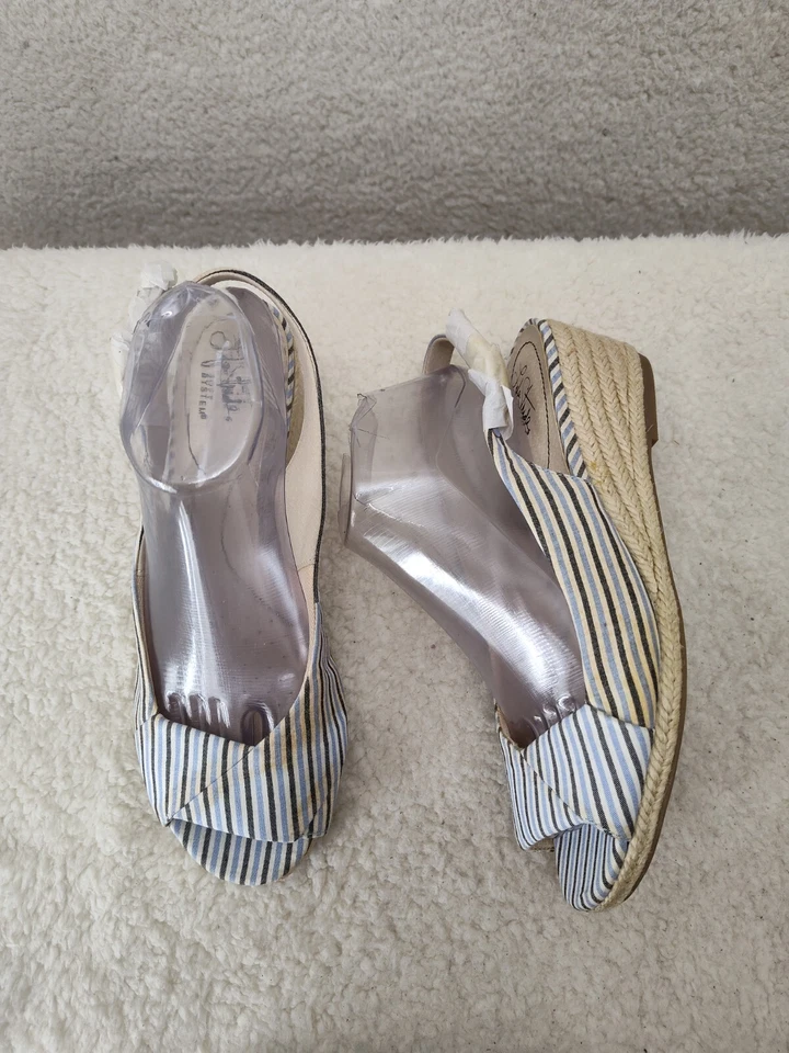 Sandalias de cuña Lifestride para mujer de tacón 9,5 M de tela a rayas azules con correa y punta abierta Foto 4 de 4