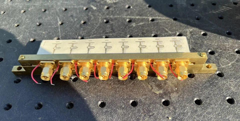 Antena de matriz lineal en fase de banda X de 8 elementos con un esquema Yagi modificado Foto 3 de 4