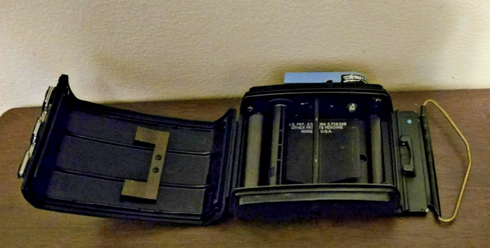 Graflex RH-10 120 Roll Film Back Blue Advance Lever - Vintage -  Pre-Owned - Image 3 of 4