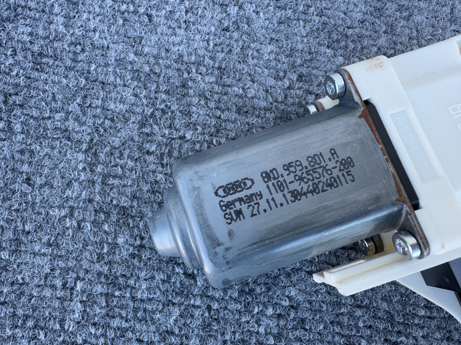Bentley Flying Spur 2013-2018 FRONT+RIGHT Power window motor P/N 8W0959801