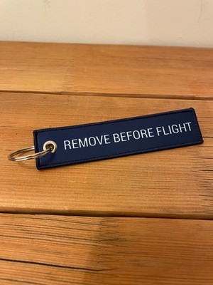 Schlüsselanhänger Remove Before Flight
