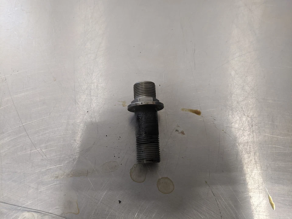 Perno enfriador de aceite para 05-07 Nissan Quest 3.5 Foto 2 de 4