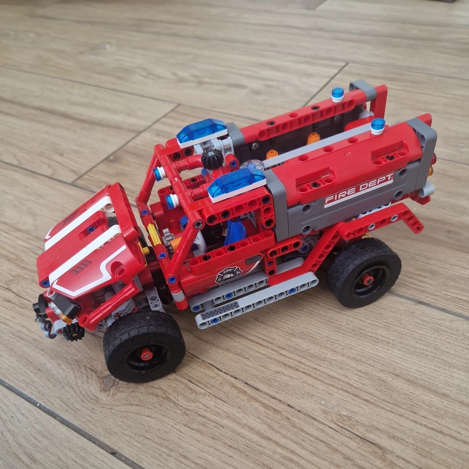 LEGO Technic 42075 First Responder, foto 1 di 5