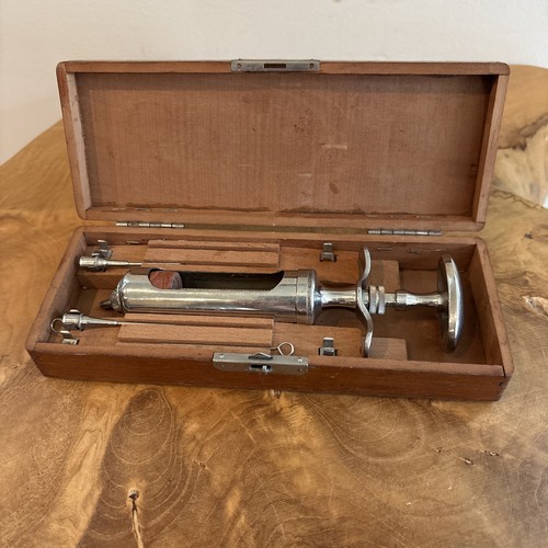 VTG BD Becton Dickinson Veterinary Kit Wood Box