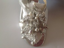 VINTAGE WOMENS SILVER SANDEL W/chrysral Beads 3"heel Sz 7