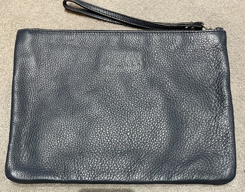COCCINELLE - ITALIAN LEATHER -LARGE NAVY BLUE CLUTCH/ POCKET -RRP £ 98 -NEW - Picture 2 of 9