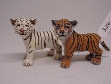 P271- Schleich Wildlife - stehend Tigerjunges 13371 und wei&szlig; 13384