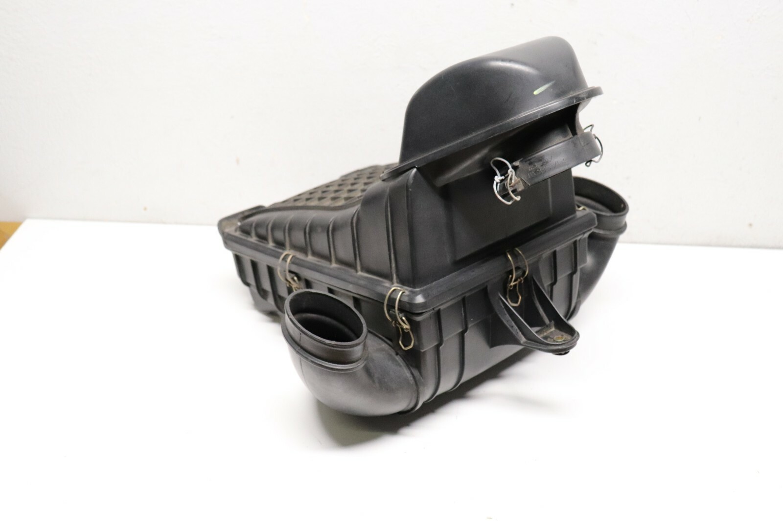 P20492 2003-2008 Maserati Quattroporte M139 Air Intake Cleaner Filter Box 4.2L 