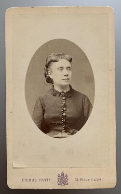 Women's CD in medallion by Pierre Petit in Paris